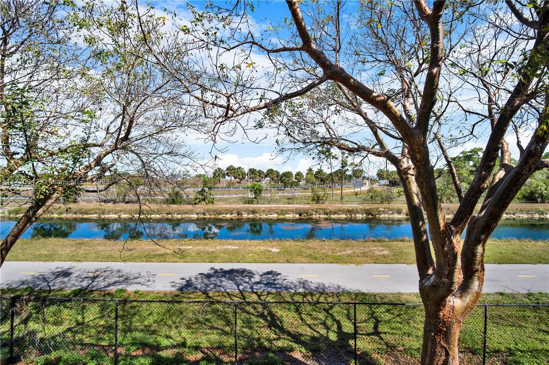 Recently Sold: $225,000 (2 beds, 2 baths, 1048 Square Feet)