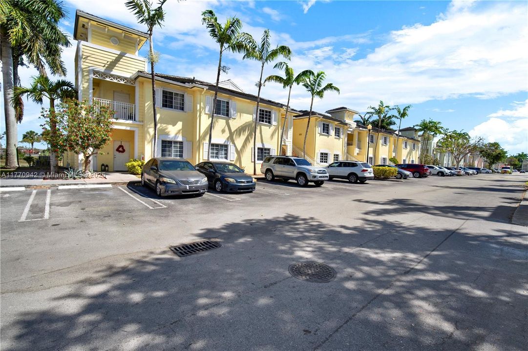 Recently Sold: $225,000 (2 beds, 2 baths, 1048 Square Feet)