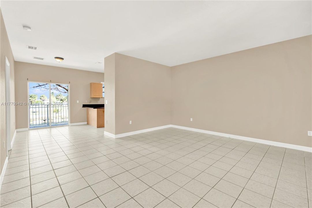 Recently Sold: $225,000 (2 beds, 2 baths, 1048 Square Feet)