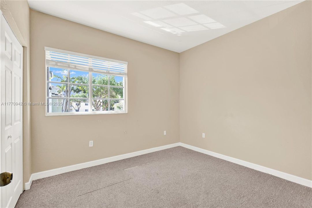 Recently Sold: $225,000 (2 beds, 2 baths, 1048 Square Feet)