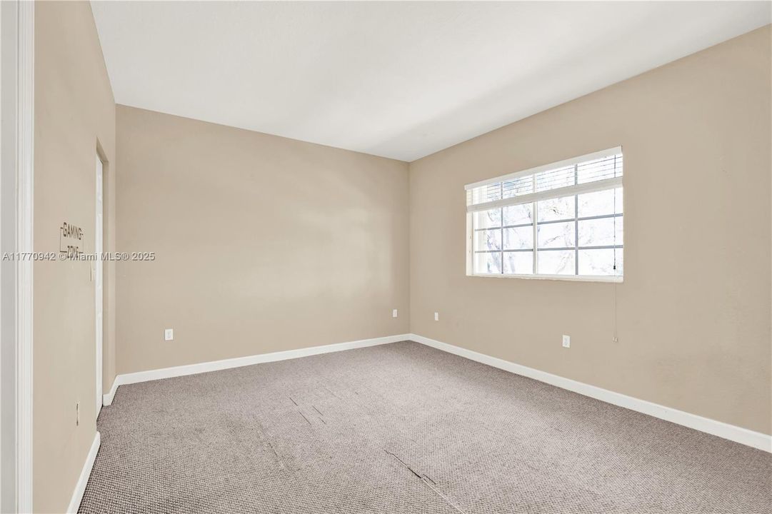 Recently Sold: $225,000 (2 beds, 2 baths, 1048 Square Feet)