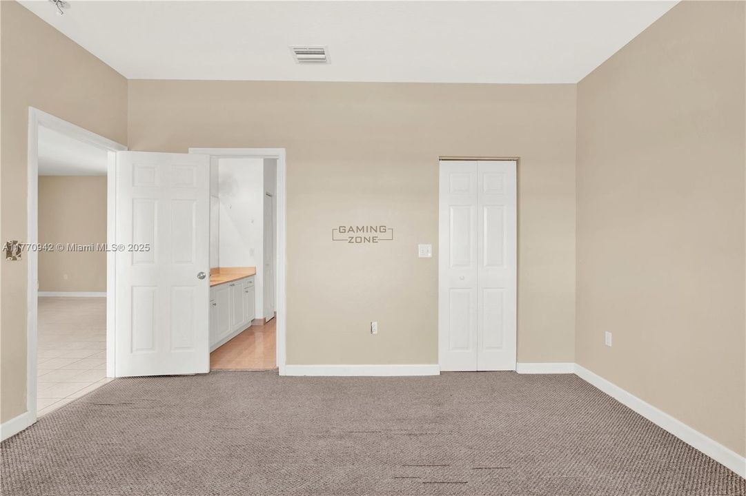 Recently Sold: $225,000 (2 beds, 2 baths, 1048 Square Feet)