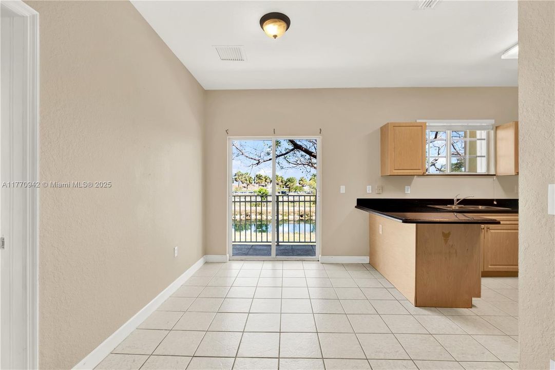 Recently Sold: $225,000 (2 beds, 2 baths, 1048 Square Feet)