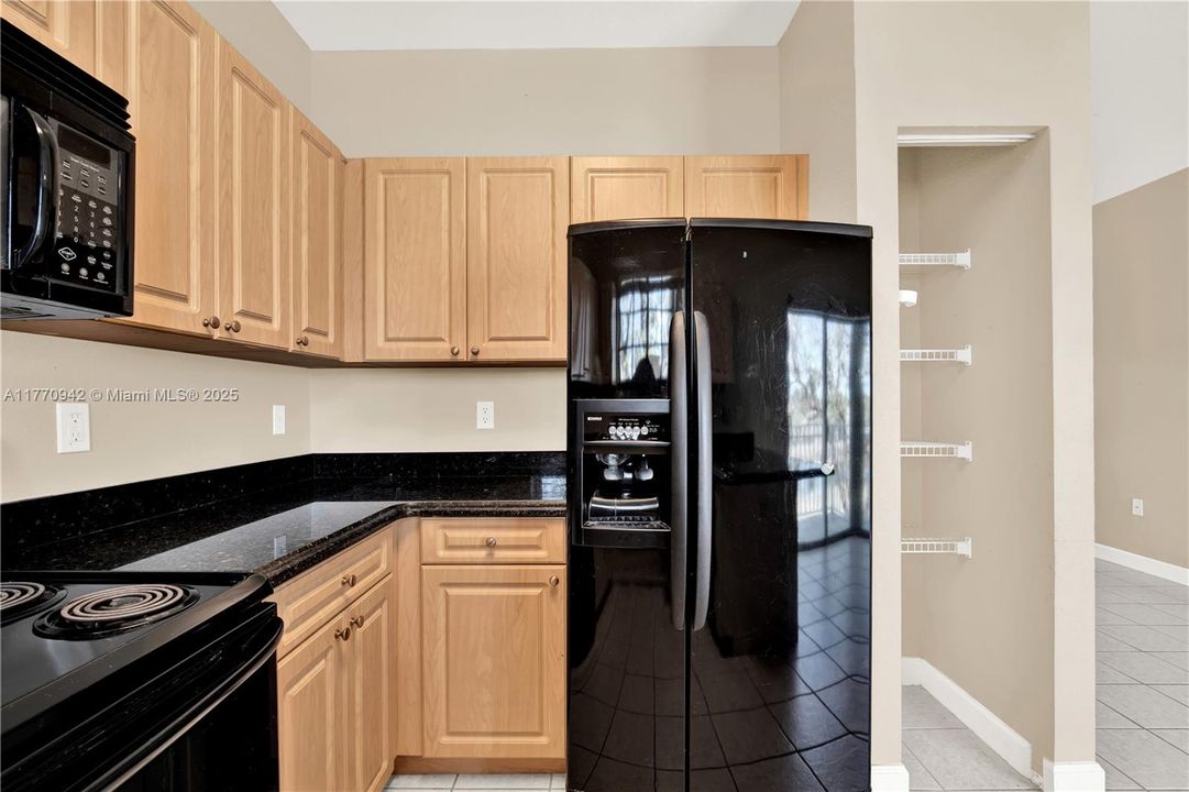 Recently Sold: $225,000 (2 beds, 2 baths, 1048 Square Feet)