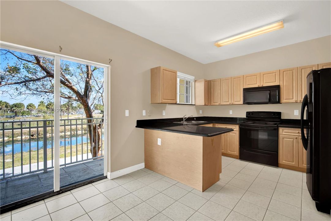 Recently Sold: $225,000 (2 beds, 2 baths, 1048 Square Feet)