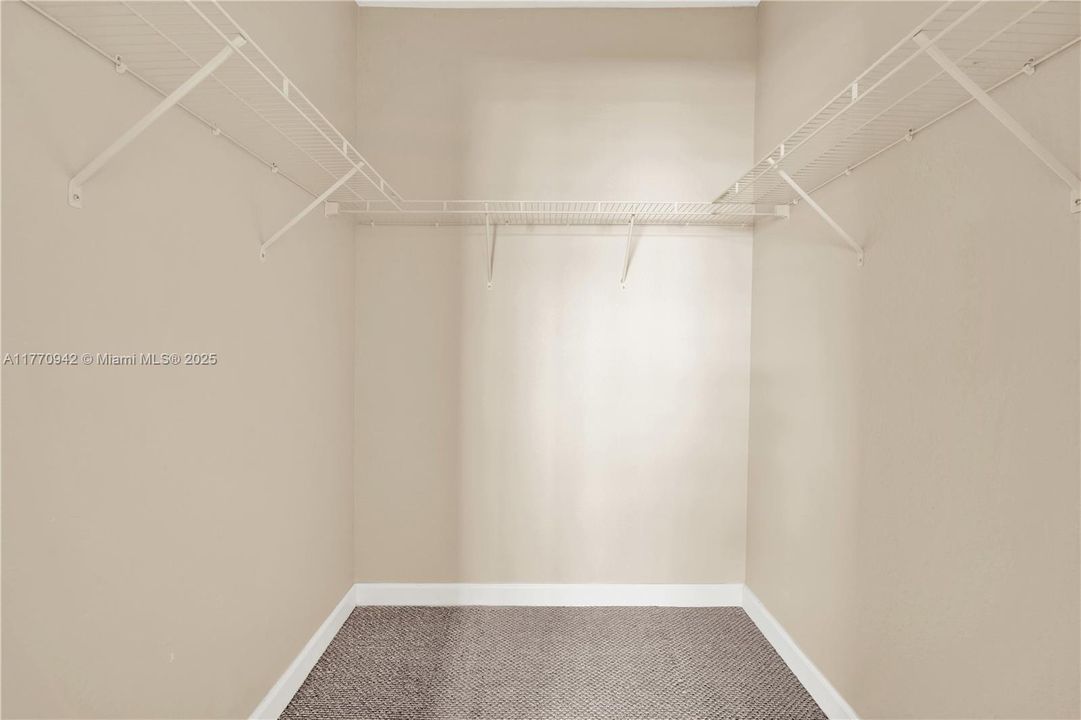 Recently Sold: $225,000 (2 beds, 2 baths, 1048 Square Feet)