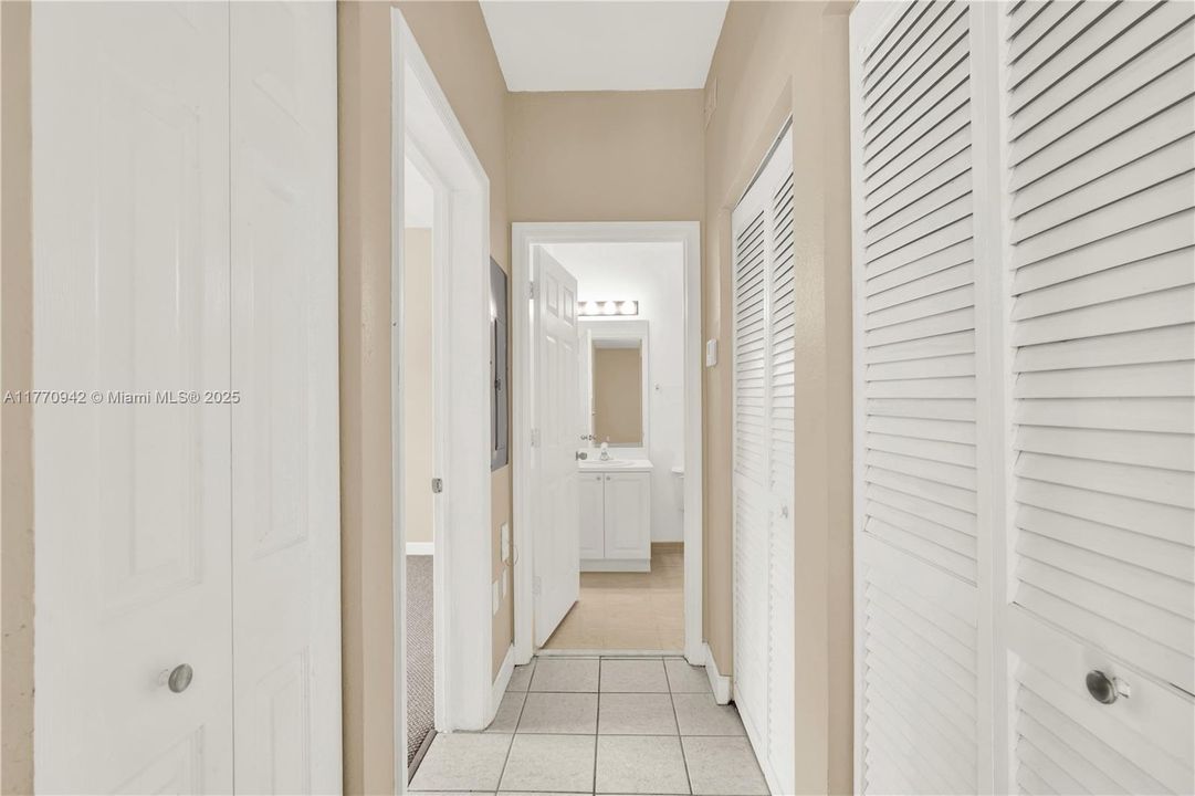 Recently Sold: $225,000 (2 beds, 2 baths, 1048 Square Feet)