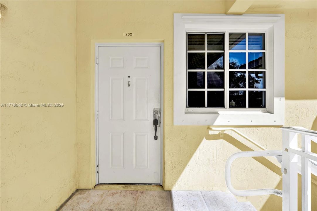 Recently Sold: $225,000 (2 beds, 2 baths, 1048 Square Feet)