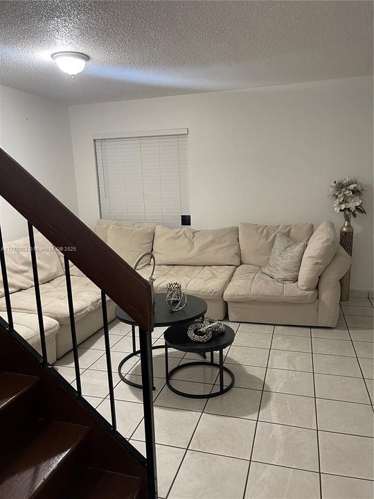 最近租的: $3,000 (3 贝兹, 2 浴室, 1340 平方英尺)