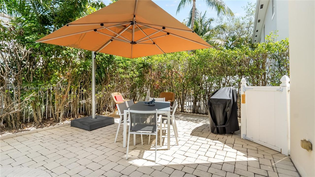 For Sale: $1,195,000 (4 beds, 3 baths, 2757 Square Feet)