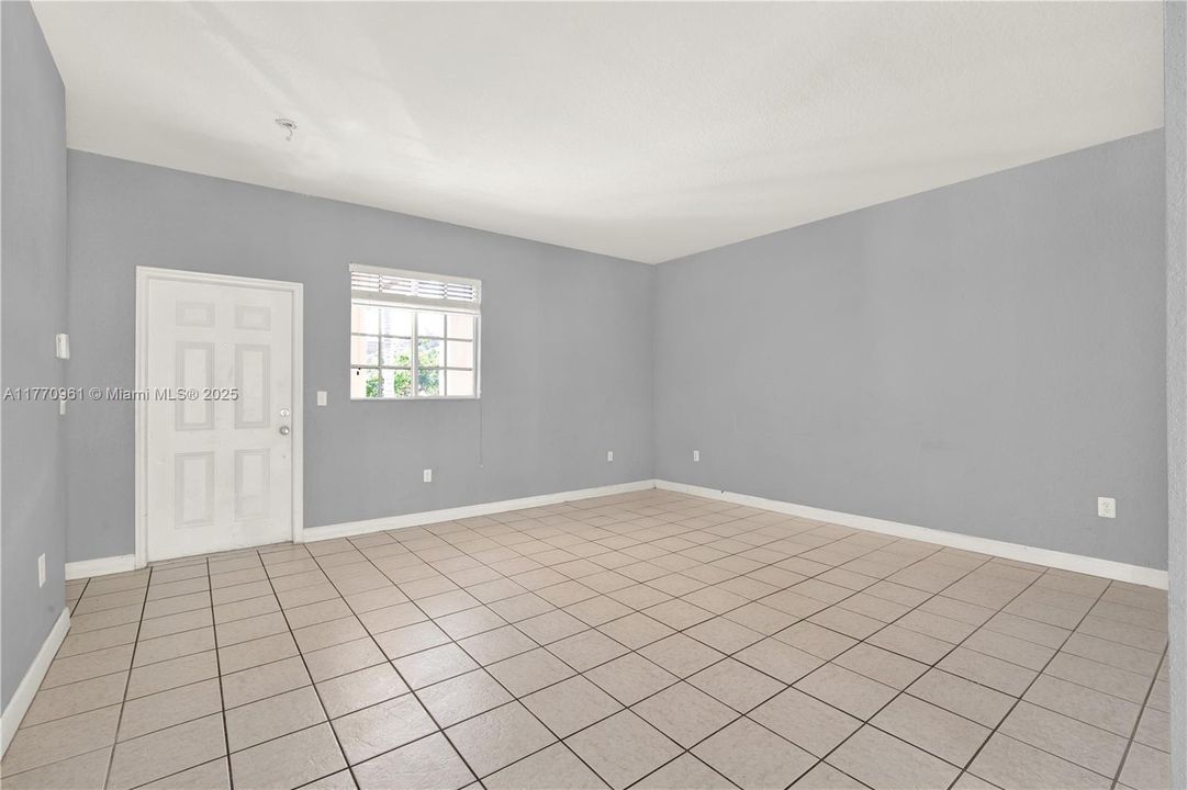 Recently Sold: $225,000 (2 beds, 2 baths, 1048 Square Feet)