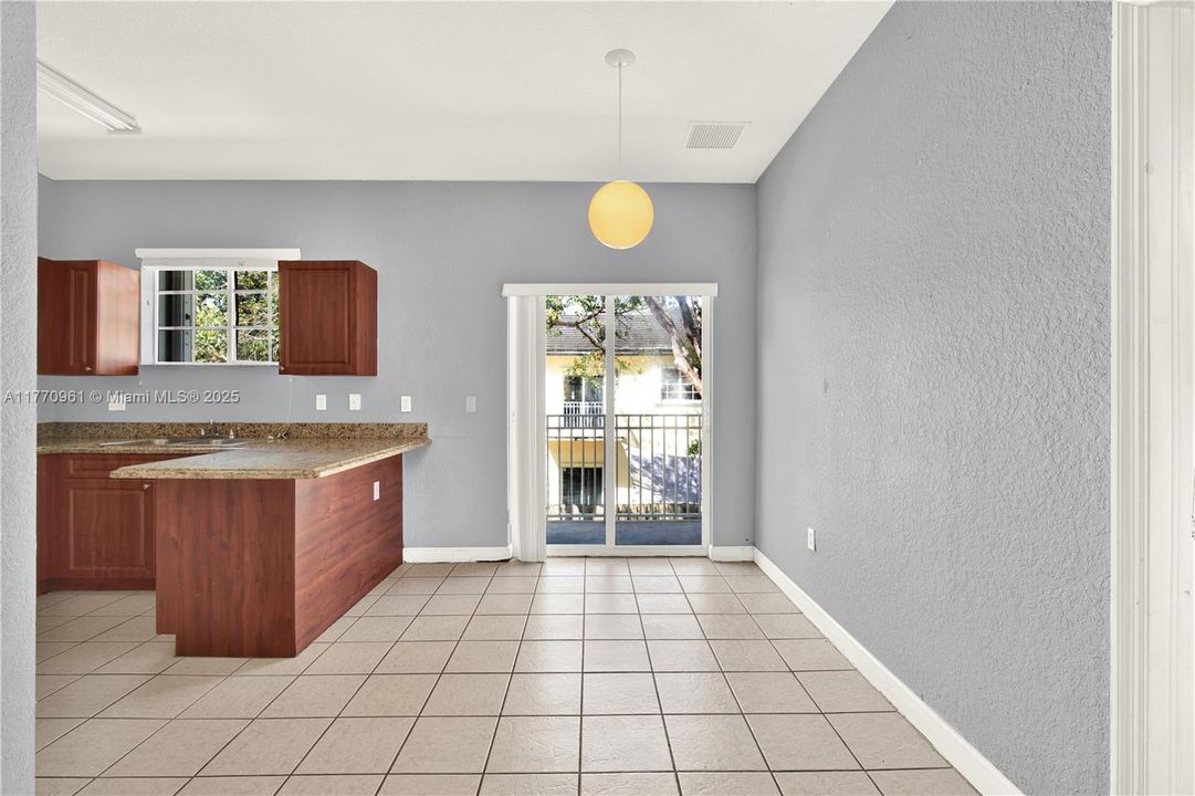 Recently Sold: $225,000 (2 beds, 2 baths, 1048 Square Feet)