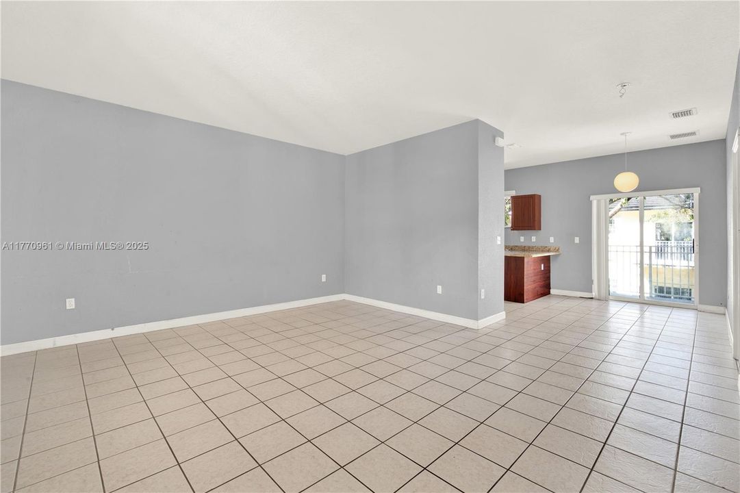 Recently Sold: $225,000 (2 beds, 2 baths, 1048 Square Feet)