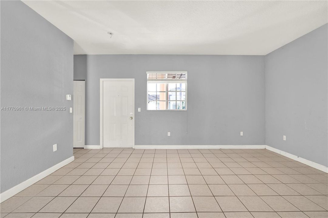 Recently Sold: $225,000 (2 beds, 2 baths, 1048 Square Feet)