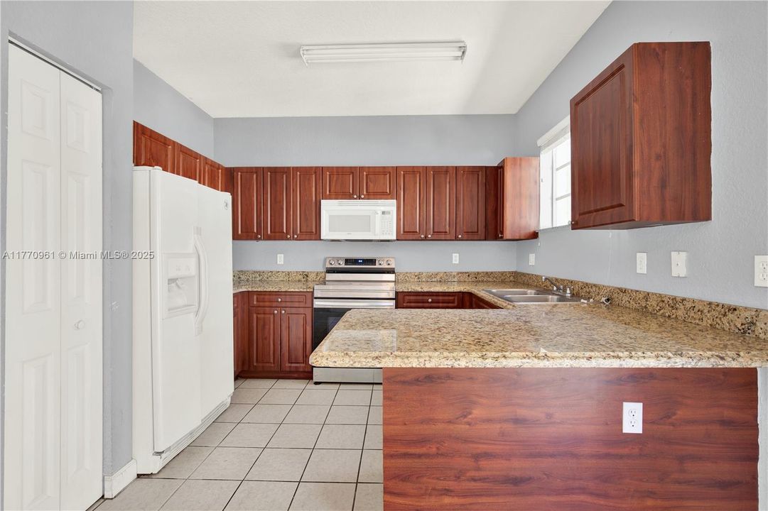 Recently Sold: $225,000 (2 beds, 2 baths, 1048 Square Feet)