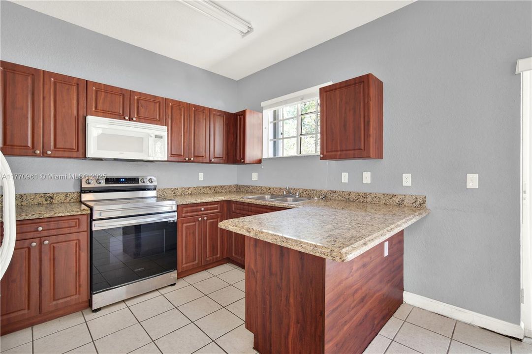 Recently Sold: $225,000 (2 beds, 2 baths, 1048 Square Feet)