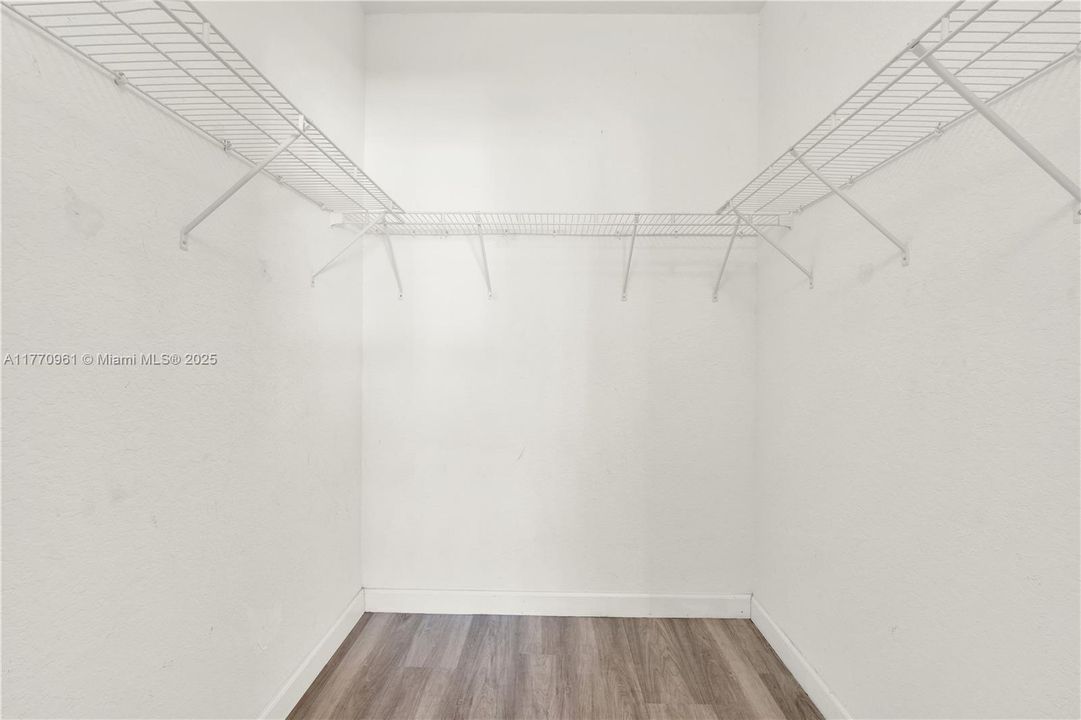 Recently Sold: $225,000 (2 beds, 2 baths, 1048 Square Feet)