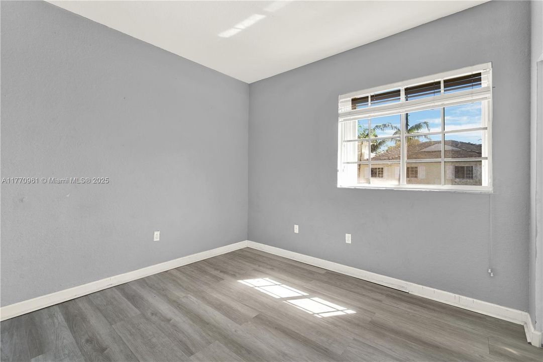 Recently Sold: $225,000 (2 beds, 2 baths, 1048 Square Feet)