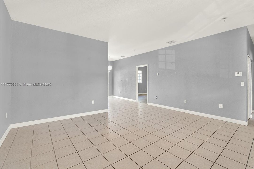 Recently Sold: $225,000 (2 beds, 2 baths, 1048 Square Feet)