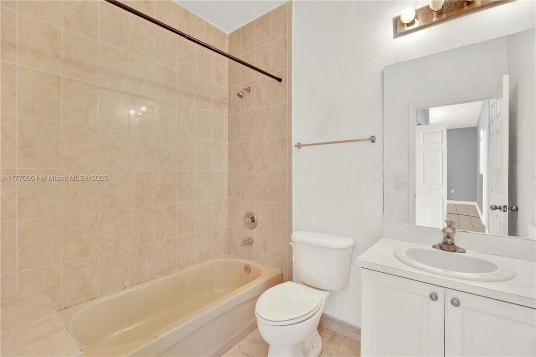 Recently Sold: $225,000 (2 beds, 2 baths, 1048 Square Feet)