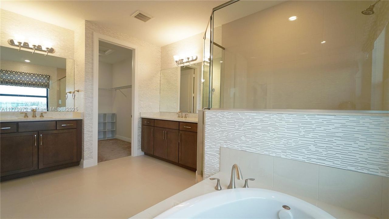 Recently Rented: $7,800 (4 beds, 5 baths, 3690 Square Feet)