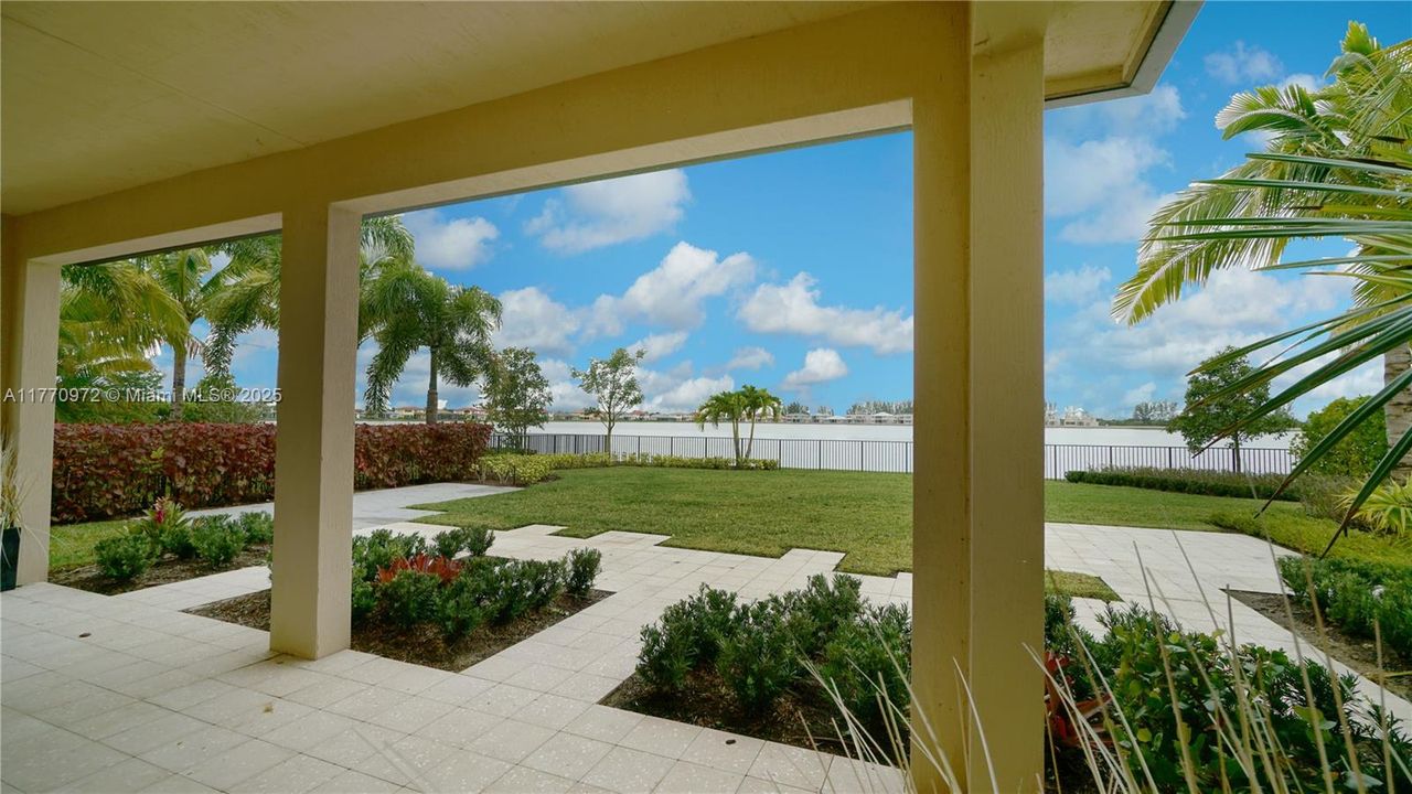 Recently Rented: $7,800 (4 beds, 5 baths, 3690 Square Feet)