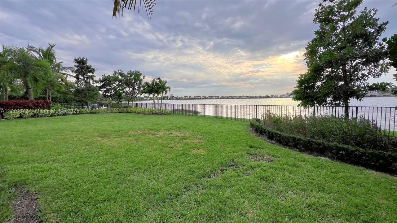 Recently Rented: $7,800 (4 beds, 5 baths, 3690 Square Feet)