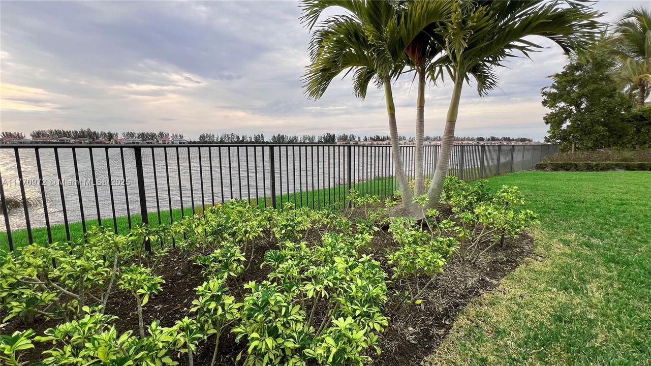 Recently Rented: $7,800 (4 beds, 5 baths, 3690 Square Feet)