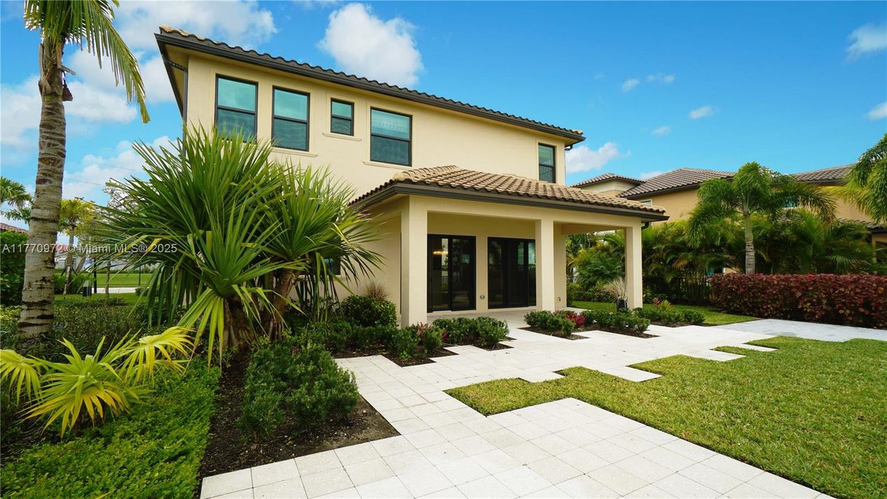 Recently Rented: $7,800 (4 beds, 5 baths, 3690 Square Feet)