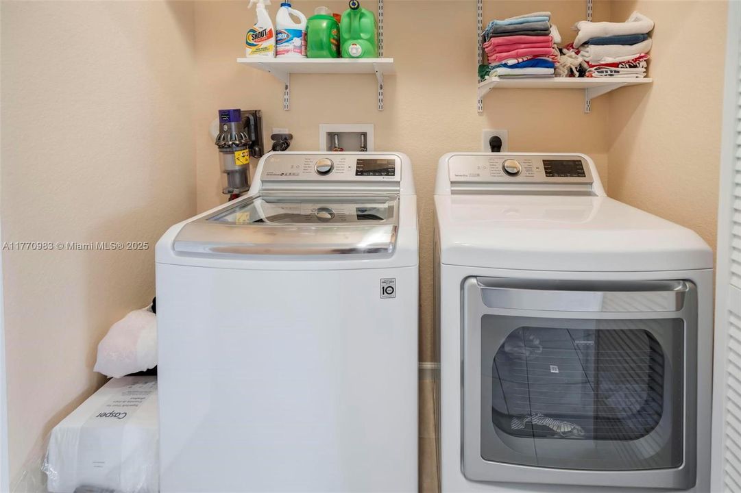 Recently Sold: $520,000 (3 beds, 2 baths, 1980 Square Feet)