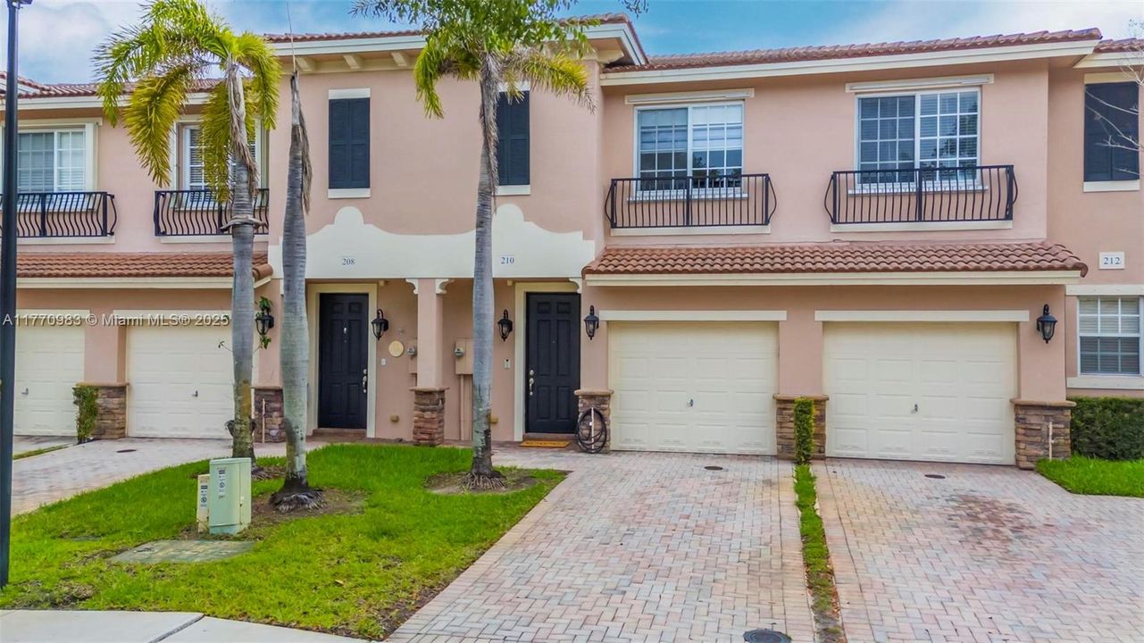 Recently Sold: $520,000 (3 beds, 2 baths, 1980 Square Feet)