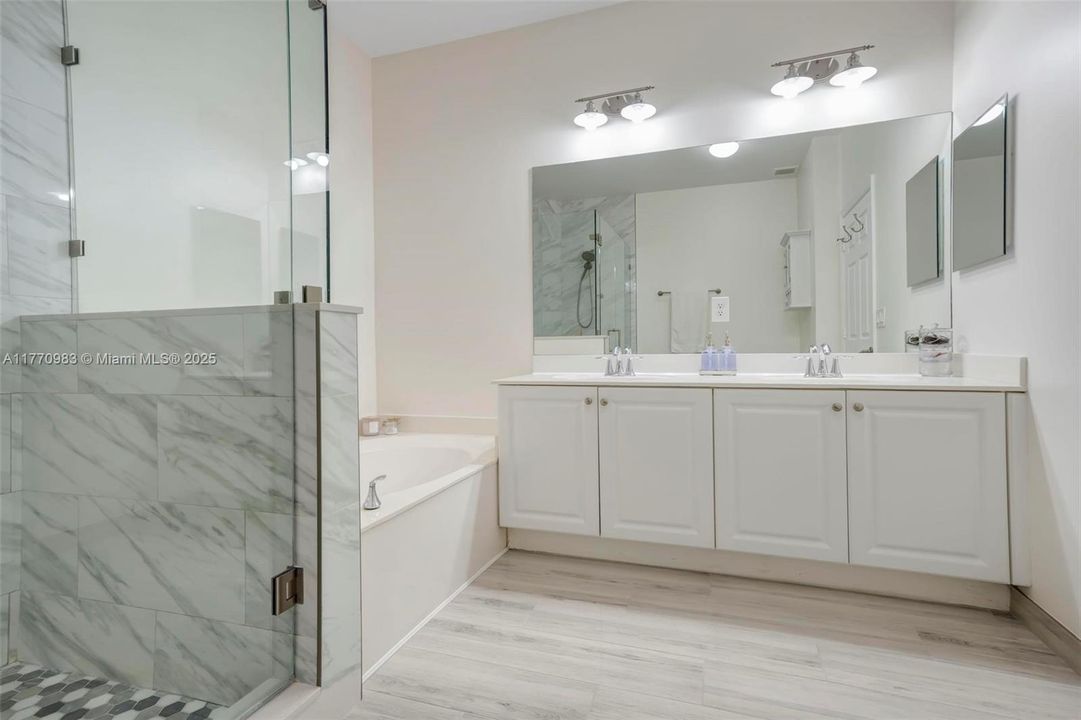 Recently Sold: $520,000 (3 beds, 2 baths, 1980 Square Feet)