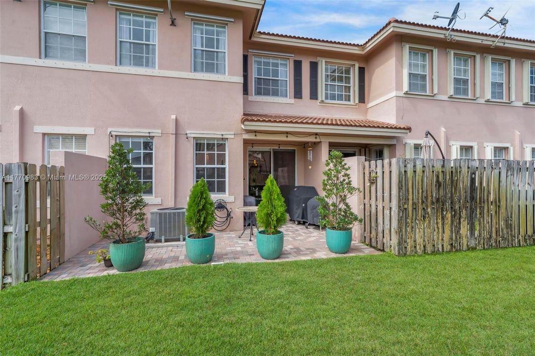 Recently Sold: $520,000 (3 beds, 2 baths, 1980 Square Feet)