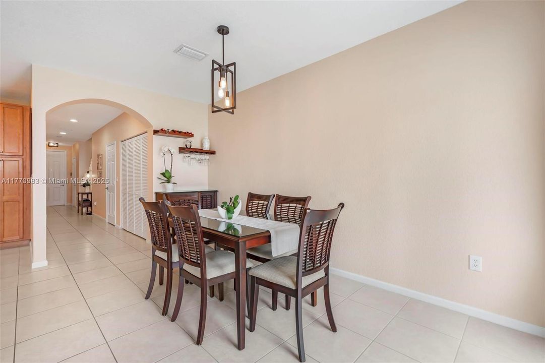 Recently Sold: $520,000 (3 beds, 2 baths, 1980 Square Feet)