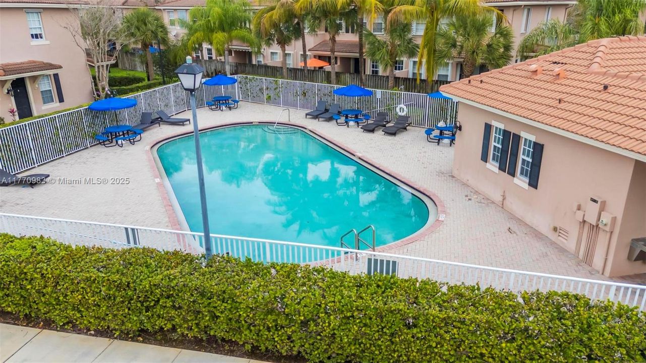 Recently Sold: $520,000 (3 beds, 2 baths, 1980 Square Feet)