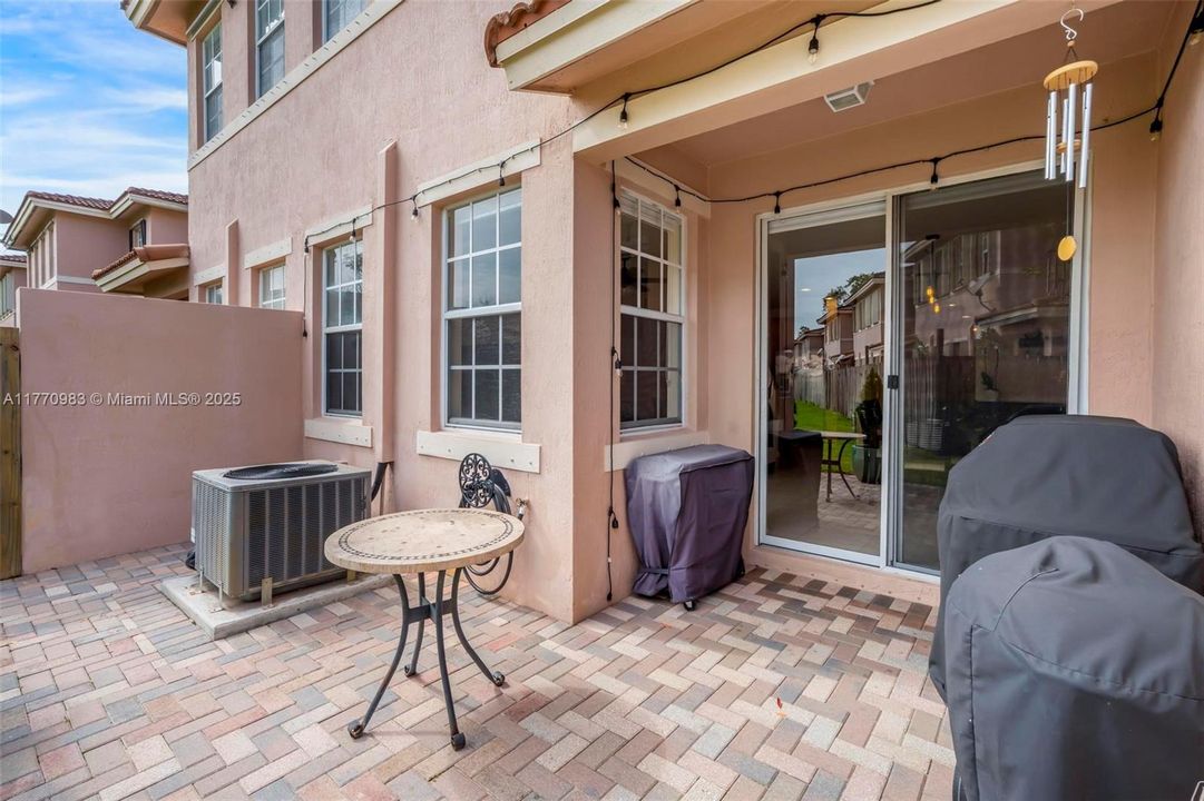 Recently Sold: $520,000 (3 beds, 2 baths, 1980 Square Feet)