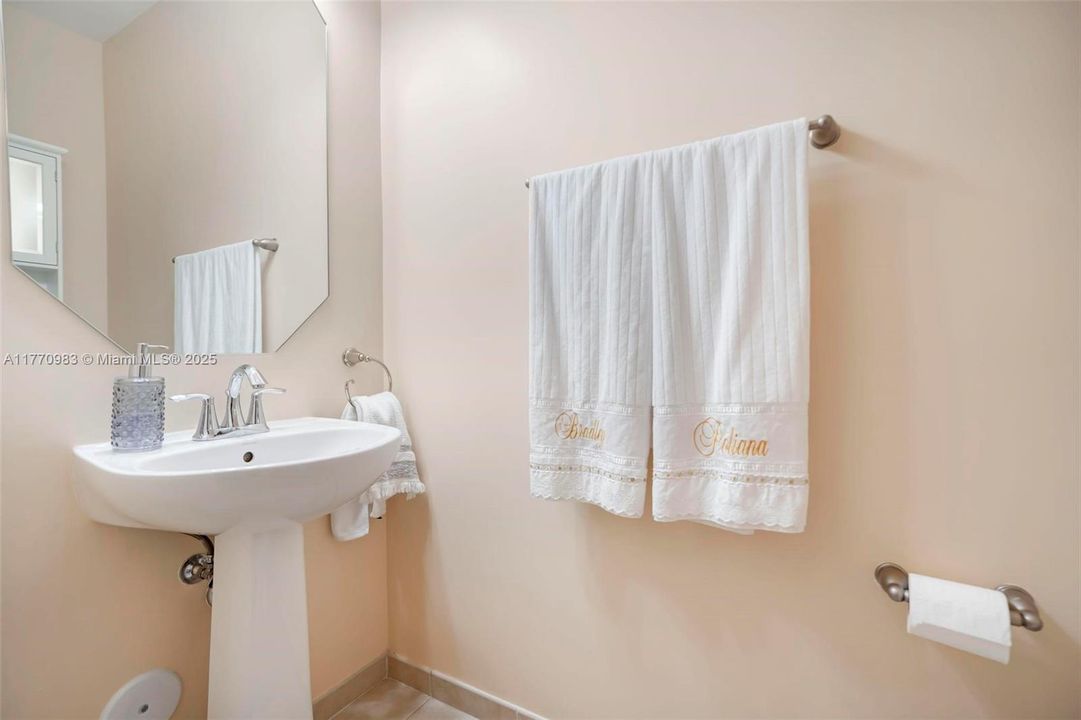 Recently Sold: $520,000 (3 beds, 2 baths, 1980 Square Feet)