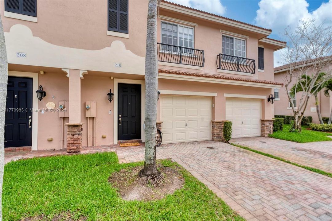 Recently Sold: $520,000 (3 beds, 2 baths, 1980 Square Feet)