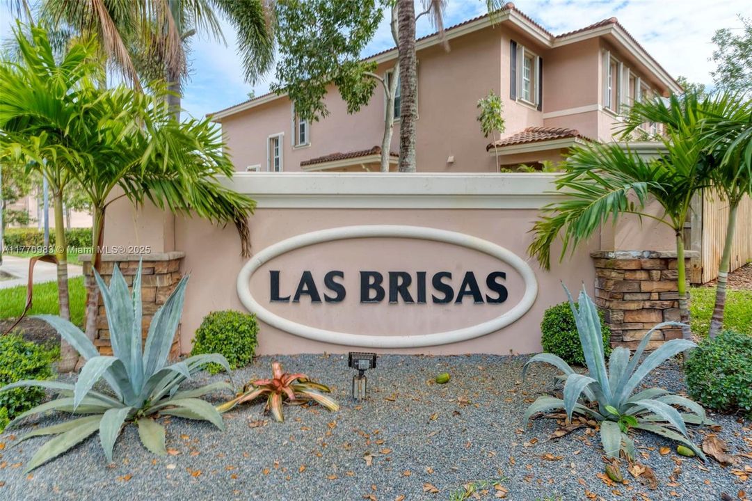 Recently Sold: $520,000 (3 beds, 2 baths, 1980 Square Feet)