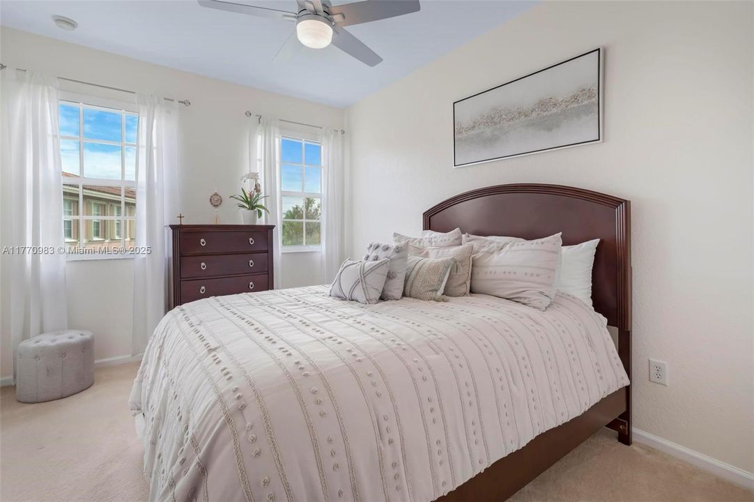 Recently Sold: $520,000 (3 beds, 2 baths, 1980 Square Feet)