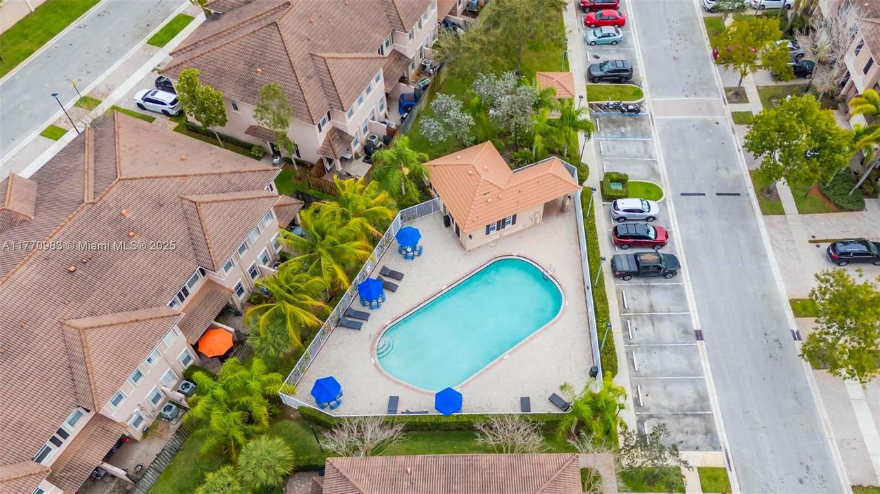 Recently Sold: $520,000 (3 beds, 2 baths, 1980 Square Feet)