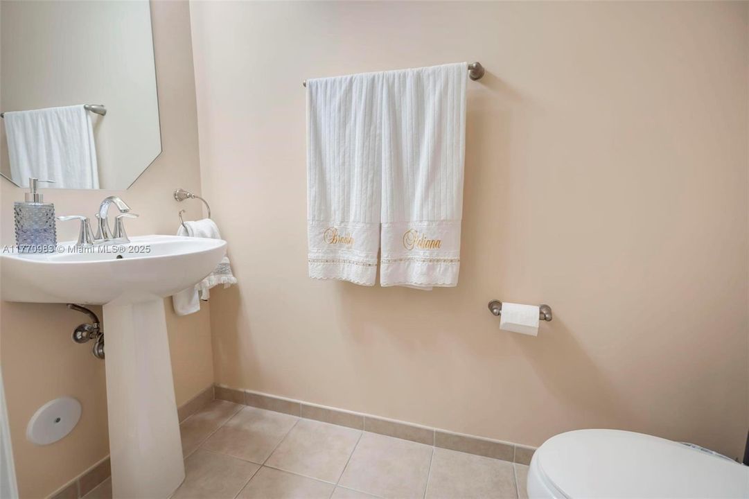 Recently Sold: $520,000 (3 beds, 2 baths, 1980 Square Feet)