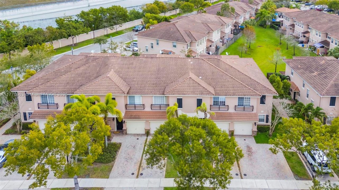 Recently Sold: $520,000 (3 beds, 2 baths, 1980 Square Feet)