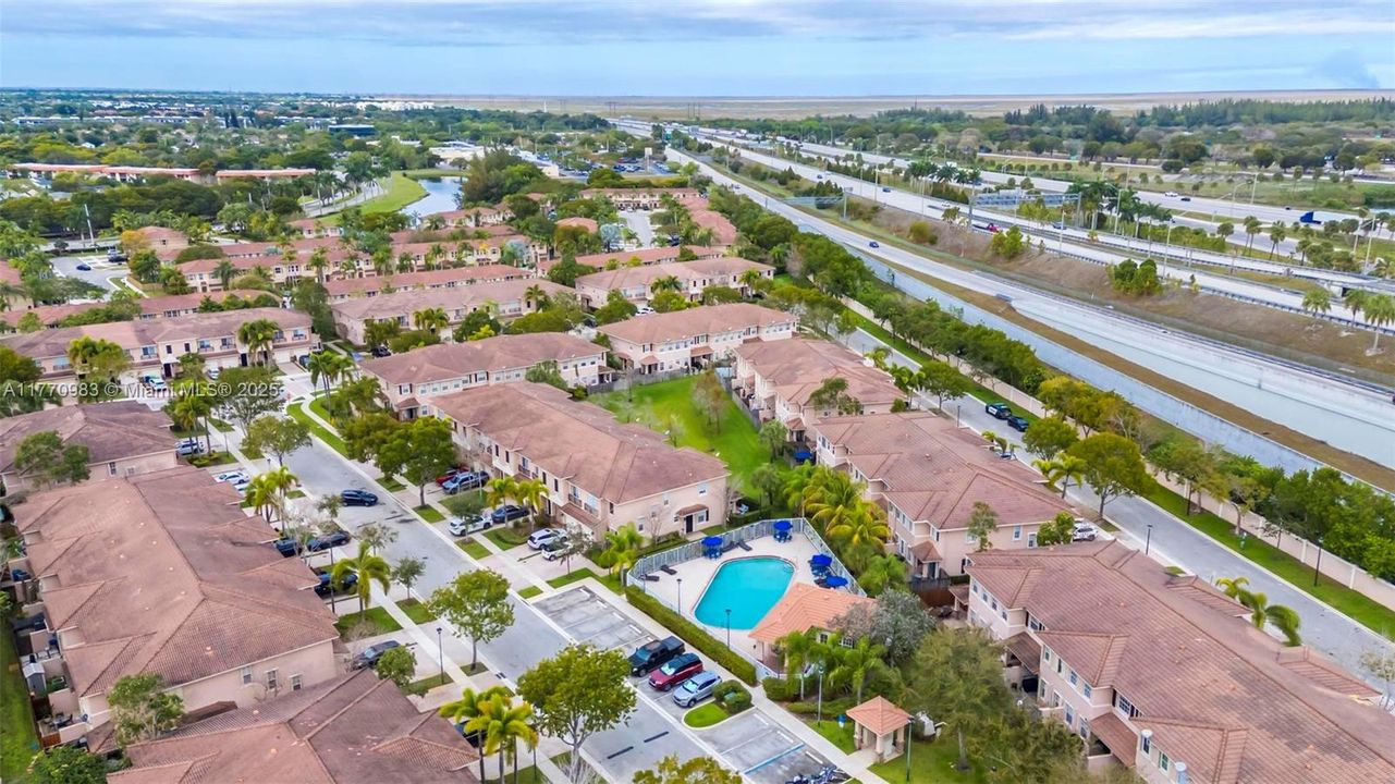 Recently Sold: $520,000 (3 beds, 2 baths, 1980 Square Feet)