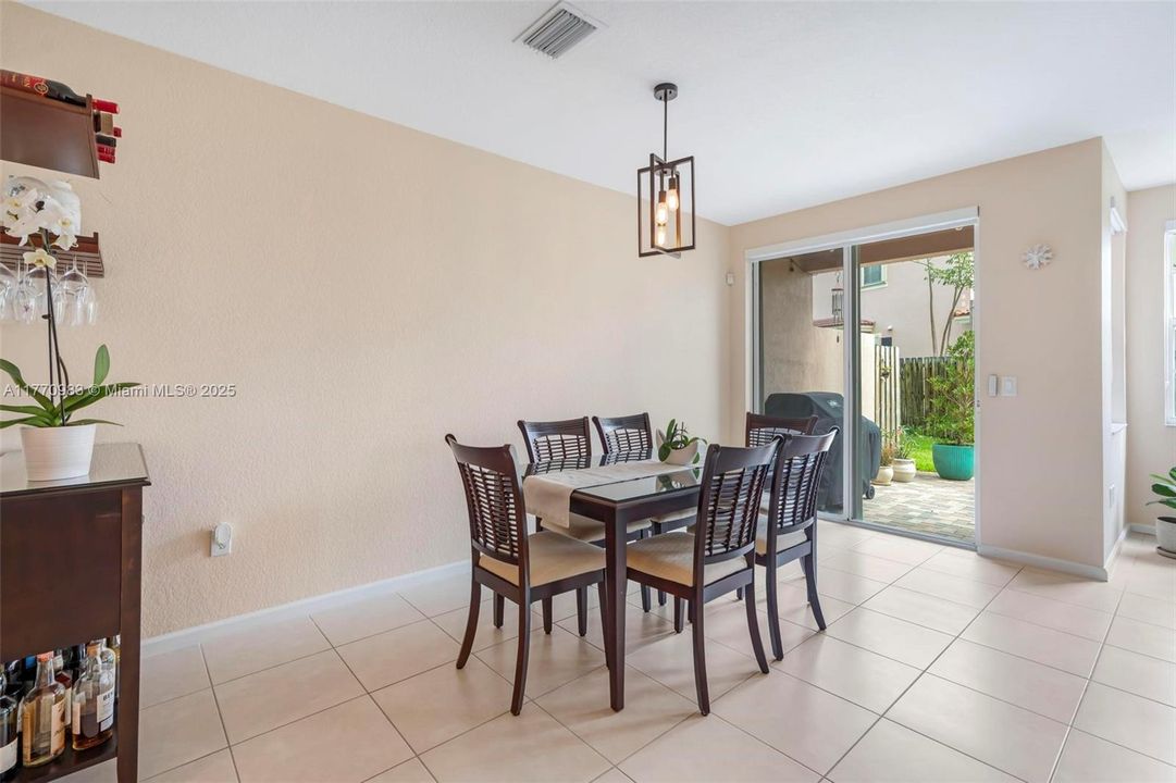 Recently Sold: $520,000 (3 beds, 2 baths, 1980 Square Feet)