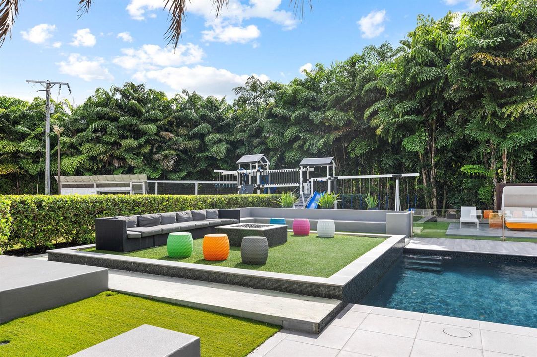outdoor lounge