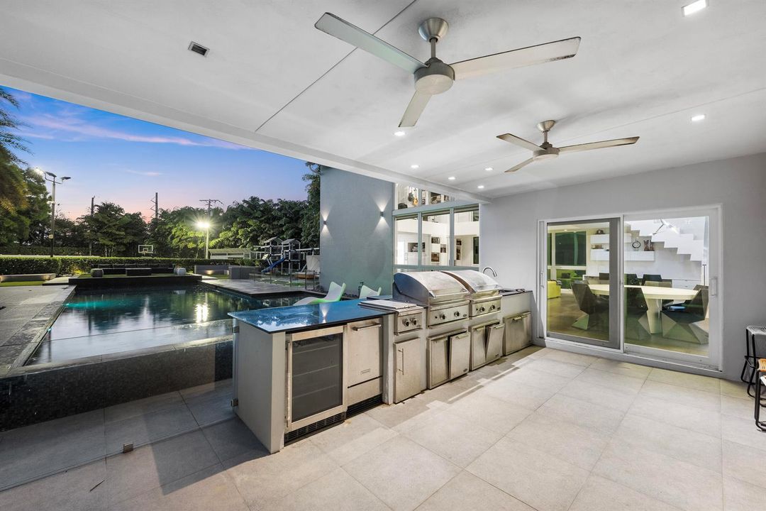outdoor kitchen