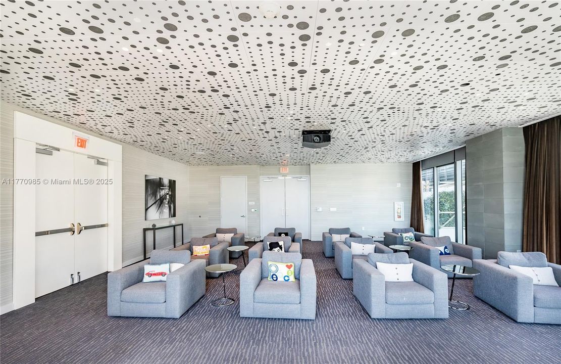 For Sale: $1,290,000 (3 beds, 2 baths, 1395 Square Feet)