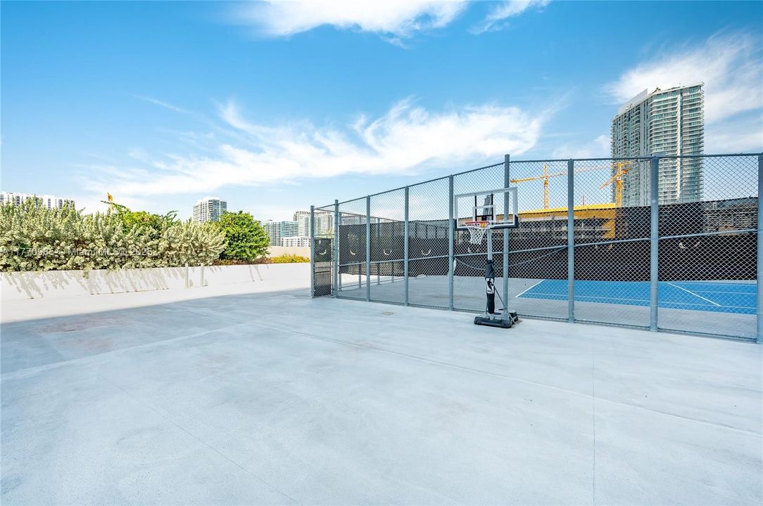 For Sale: $1,290,000 (3 beds, 2 baths, 1395 Square Feet)