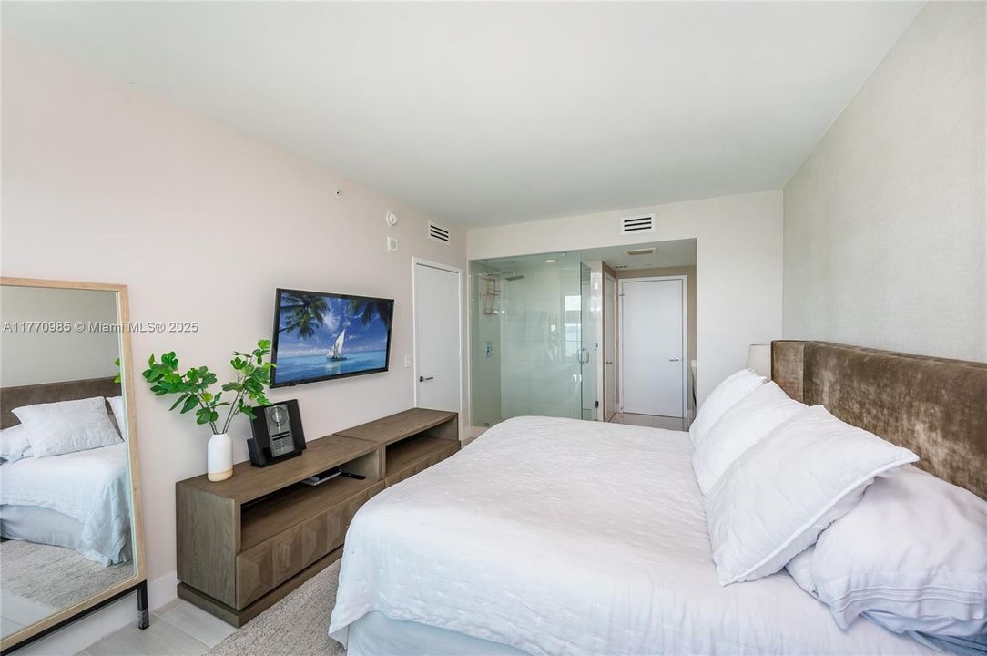 For Sale: $1,290,000 (3 beds, 2 baths, 1395 Square Feet)